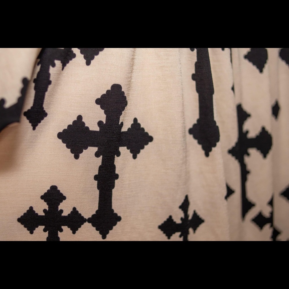 Women’s Cross Pattern Top - Picture 3 of 4